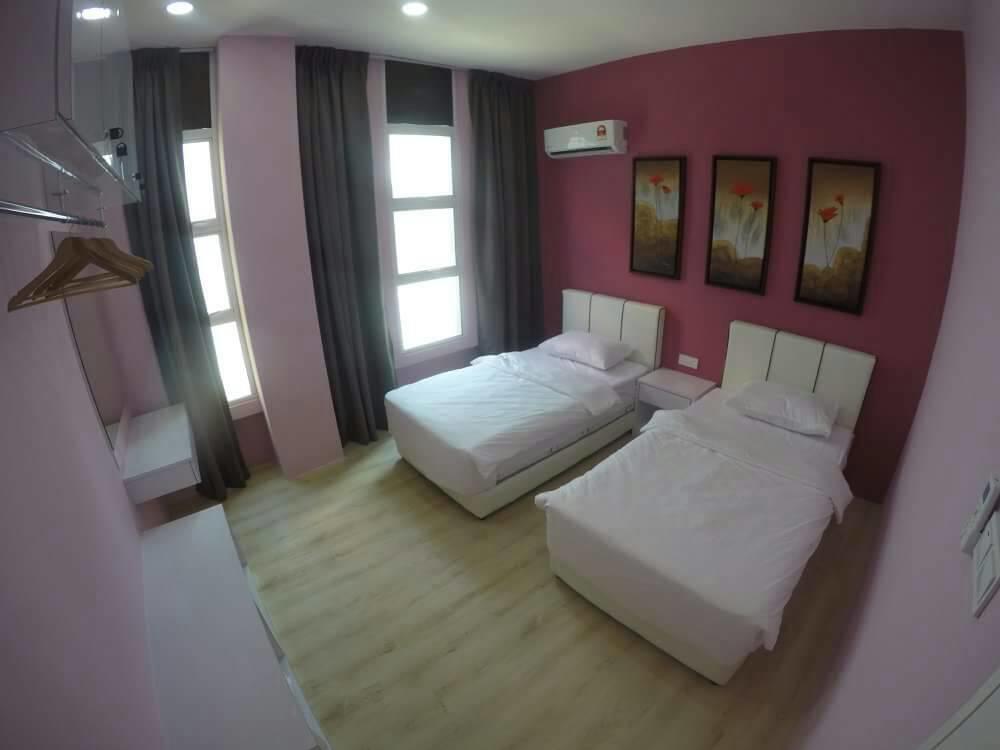 Xenia Homestay Kuching Buitenkant foto