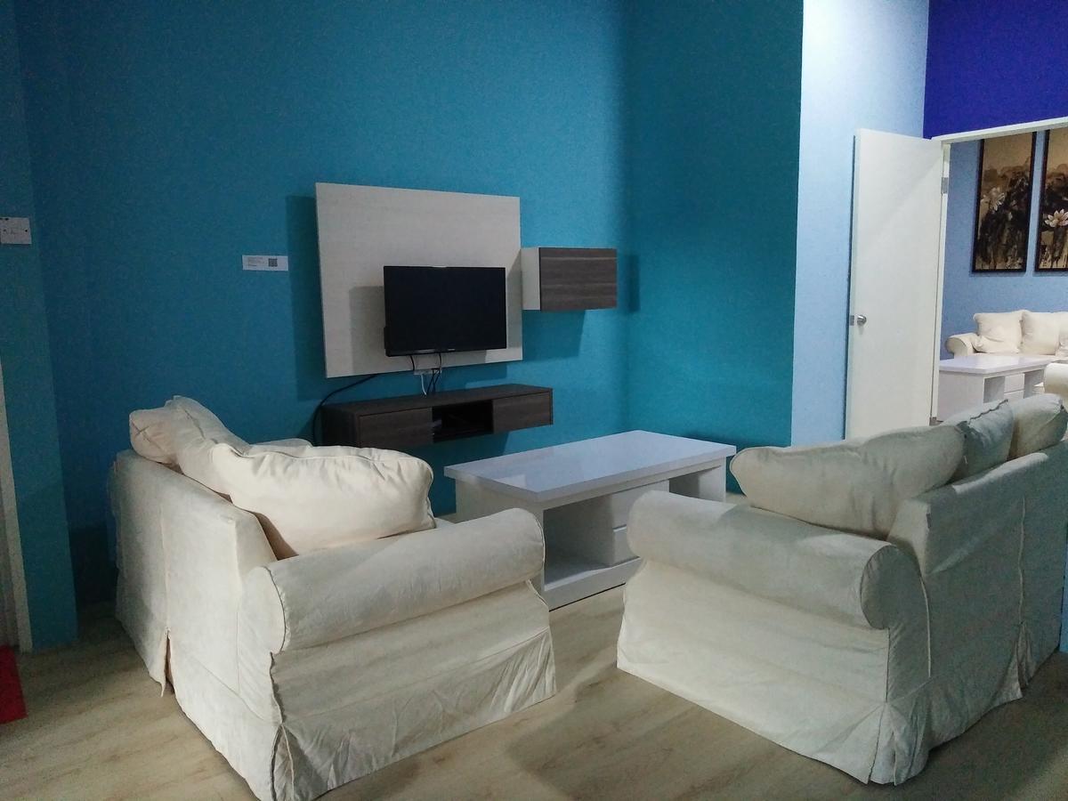 Xenia Homestay Kuching Buitenkant foto