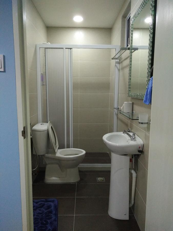 Xenia Homestay Kuching Buitenkant foto