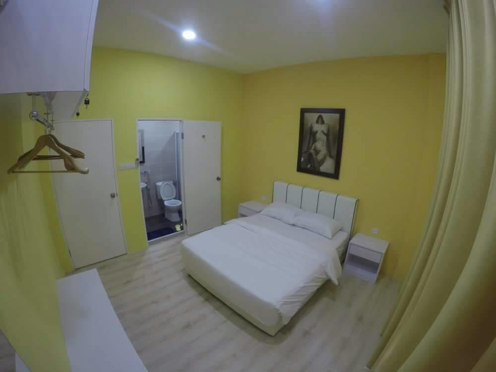 Xenia Homestay Kuching Buitenkant foto