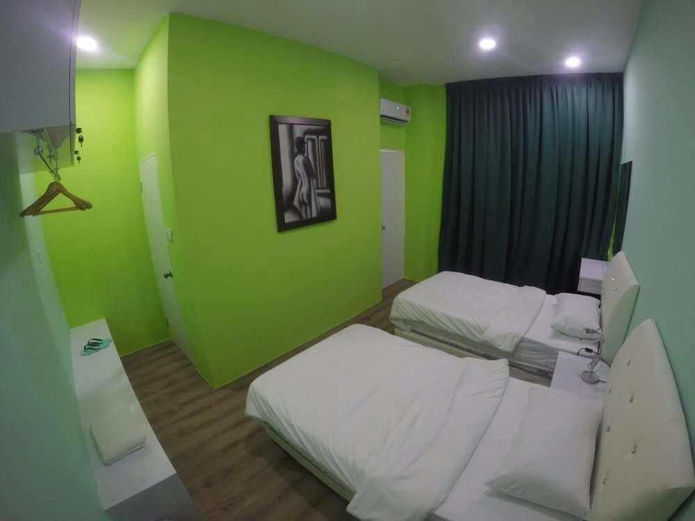 Xenia Homestay Kuching Buitenkant foto