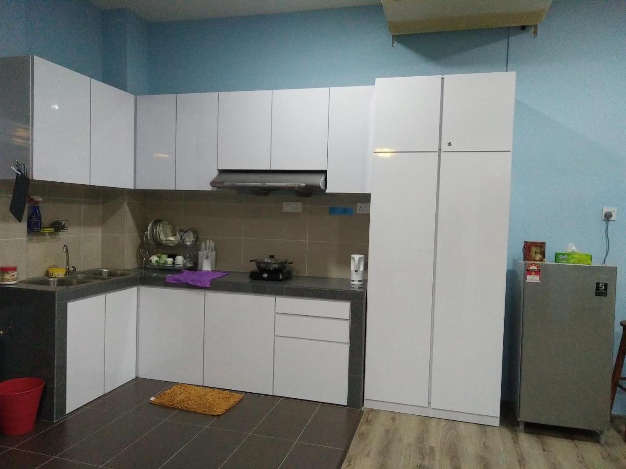 Xenia Homestay Kuching Buitenkant foto