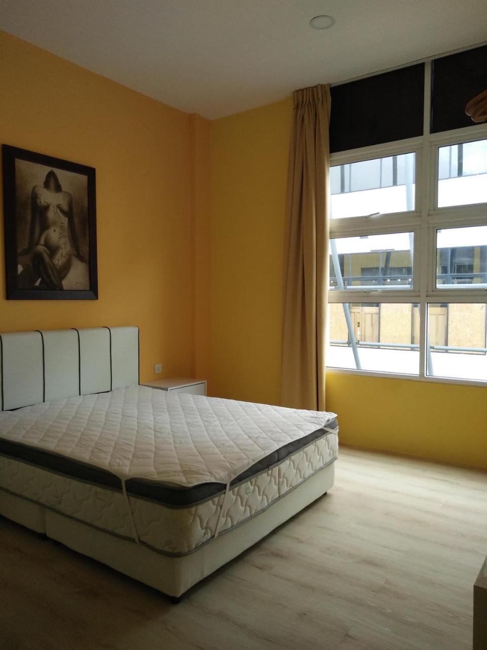 Xenia Homestay Kuching Buitenkant foto